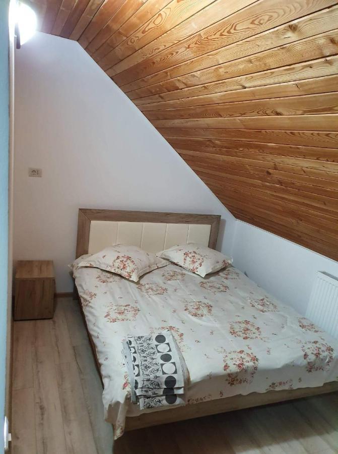 Vila Aslam Hotel Гура Хуморулуй Екстериор снимка