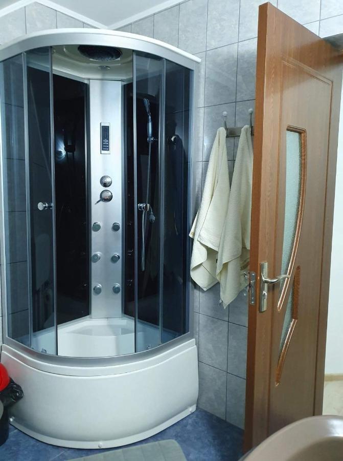 Vila Aslam Hotel Гура Хуморулуй Екстериор снимка