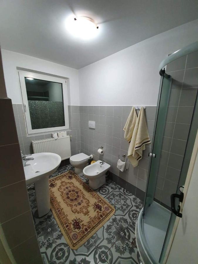Vila Aslam Hotel Гура Хуморулуй Екстериор снимка